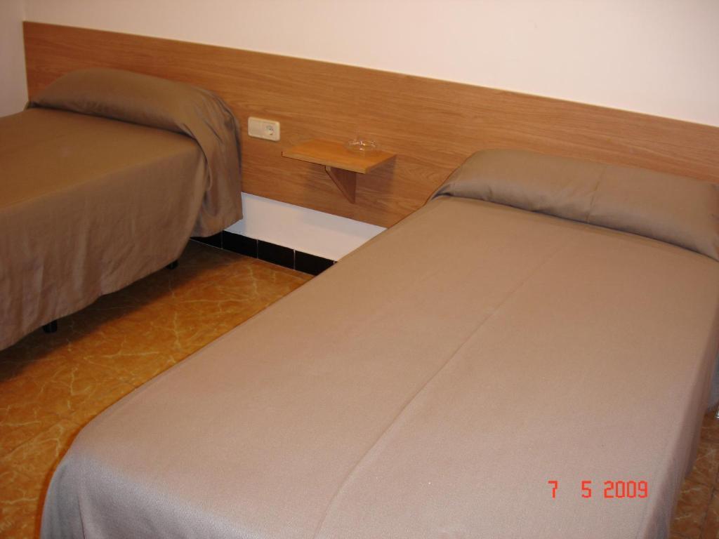 Hostal Can Blanco Sarria de Ter Exterior photo