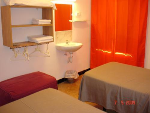 Hostal Can Blanco Sarria de Ter Exterior photo